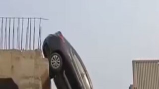 গুগল ম্যাপ অনুসরণ করে সাংঘাতিক কাণ্ড! নির্মীয়মাণ ফ্লাইওভার থেকে নীচে পড়ল গাড়ি! ভিডিও দেখলে শিউরে উঠবেন গুগল ম্যাপ অনুসরণ করে সাংঘাতিক কাণ্ড! নির্মীয়মাণ ফ্লাইওভার থেকে নীচে পড়ল গাড়ি! ভিডিও দেখলে শিউরে উঠবেন