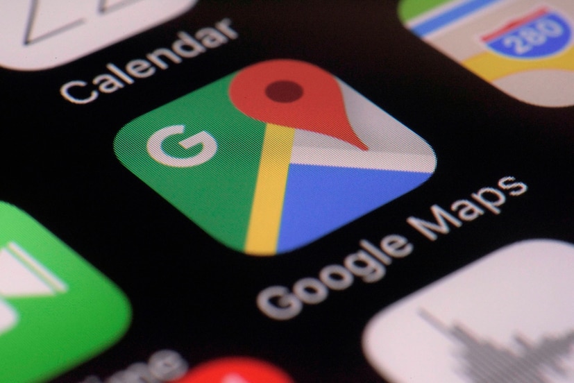 Order food: খিদে পেলে বা কোথাও গিয়ে খাওয়ার ইচ্ছা হলে Google Maps-এ খাবারের জায়গার সন্ধান করা যাবে। এমনকী সেখানে খাবার অর্ডারও করা সম্ভব। এর জন্য প্রথমে Google Maps-এ জায়গা খুঁজতে গবে। হরাইজন্টাল লাইন স্ক্রোল করলে মেন্যু ওপেন করতে হবে। সেখানে মিলবে একটি অপশন - Place an order। ডেলিভারি অপশনে ট্যাপ করে নিজের পছন্দসই বিকল্প বেছে নেওয়া যাবে।
