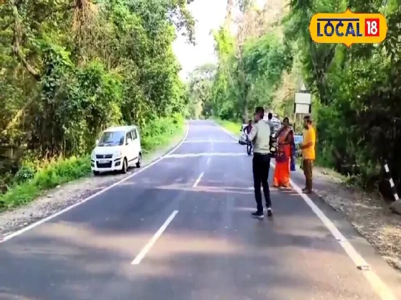 ভূগোলবিদদের মতে, এটি সময়-জোনের খেলা। ভারতের সময় জিএমটি +৫:৩০, আর বাংলাদেশের সময় জিএমটি +৬। অনুমান করা হচ্ছে, এই বিশেষ অঞ্চলে বাংলাদেশের সময় কোনওভাবে ডিটেক্ট করছে জিপিএস।