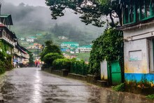 নিম্নচাপ অব্যাহত বঙ্গোপসাগরে, ভারী থেকে অতি ভারী বৃষ্টিপাতের সম্ভাবনা উত্তরবঙ্গে