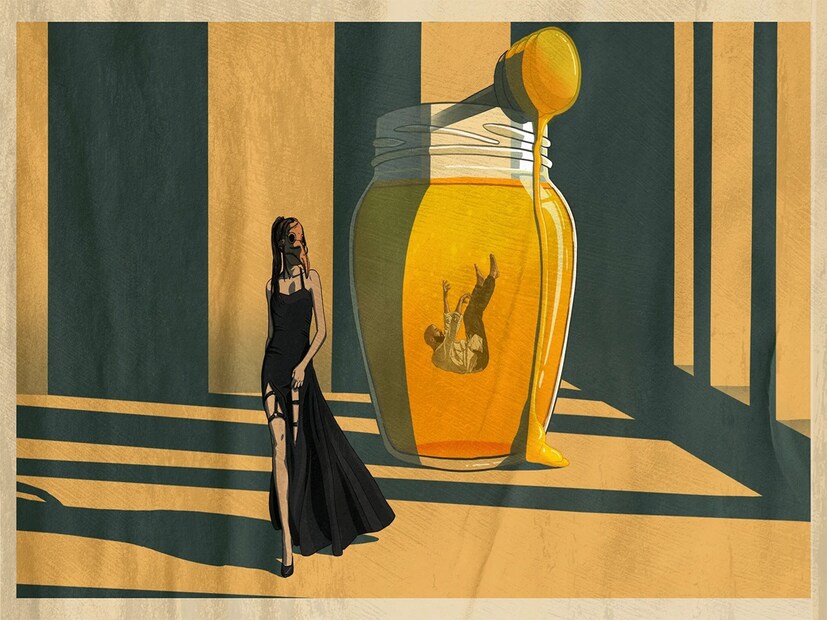 অবশেষে স্থানীয়দের তৎপরতায় ফাঁস হল এক গোপন মধুচক্রের আসর। বিগত বহুদিন ধরে নির্মীয়মাণ এক বাড়িতে দেখা যাচ্ছিল একের পর এক অচেনা যুবক-যুবতীর আনাগোনা। এলাকাবাসীদের চোখে পড়ছিল অজানা গাড়ির যাতায়াতও। প্রথমে বিষয়টি নিছক সন্দেহ বলেই উড়িয়ে দিয়েছিলেন অনেকে, কিন্তু রবিবার সন্ধ্যায় ছবি বদলায়।