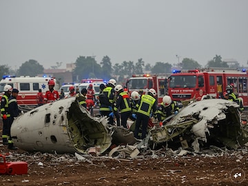 Ahmedabad Plane Crash:চোখে জল, প্রতীক্ষা, কাছের মানুষকে নিতে আসা…আহমেদাবাদ সিভিল হাসপাতালে শুরু বিমান দুর্ঘটনায় নিহতদের দেহ হস্তান্তর প্রক্রিয়া