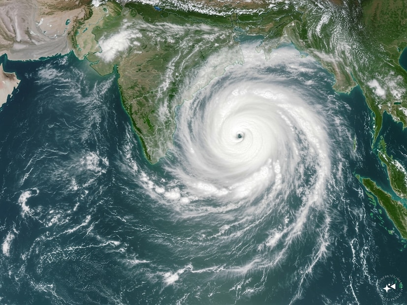 সাগরে তৈরি হয়েছে গভীর নিম্নচাপ। এর ফলে পুনরায় ঝড়-বৃষ্টির সম্ভাবনা তৈরি হচ্ছে দক্ষিণের একাধিক জায়গায়। বৃষ্টিতে ভিজবে দক্ষিণের বেশিরভাগ জেলা। বাদ যাবে না জঙ্গলমহল পুরুলিয়া।
