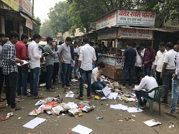 চায়ের দোকানের সামনে শেষ মুহূর্তের প্রস্তুতি নিচ্ছিলেন, ১২ জন পরীক্ষার্থীকে পিষে দিল ট্যুরিস্ট গাড়ি!  