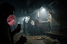 মুখে আচমকা ছোট্ট, লাল ফুসকুড়ি? হতে পারে 'ক্যানসার'! ঠিক কী দেখে চিনবেন?