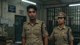 দীপ্তেন্দু বাগ নিজেকে রাজ্য পুলিশের ইন্সপেক্টর পরিচয় দিয়ে বান্ধবীর সঙ্গে তিন বছর সম্পর্ক রেখেছিলেন। এন্টালি থানায় পুলিশের পোশাক পরে যেতেই যা হল! 