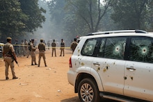 সাদা SUV-তে যাচ্ছিলেন, পর পর বিঁধে গেল গুলি! ফের উত্তপ্ত মণিপুর! নিহত ৪