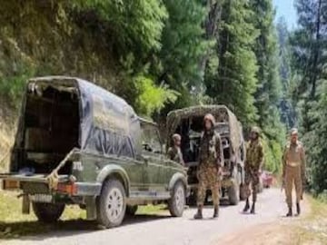 Jammu Kashmir Terror: ভোর থেকে জম্মু-কাশ্মীর জুড়ে তুমুল তল্লাশি! জঙ্গি যোগ সন্দেহে ৩২ জায়গায় ‘রেইড’-এ NIA