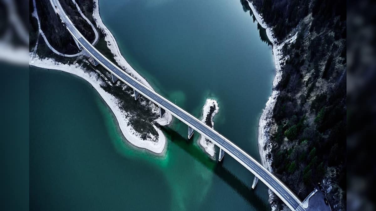 Earth: পৃথিবীর শেষ রাস্তা এটাই! শেষে কী আছে জানেন? একা যাওয়া বারণ, রয়েছে বড় কারণ! শুনে অবাক হয়ে যাবেন Earth: পৃথিবীর শেষ রাস্তা এটাই! শেষে কী আছে জানেন? একা যাওয়া বারণ, রয়েছে বড় কারণ! শুনে অবাক হয়ে যাবেন