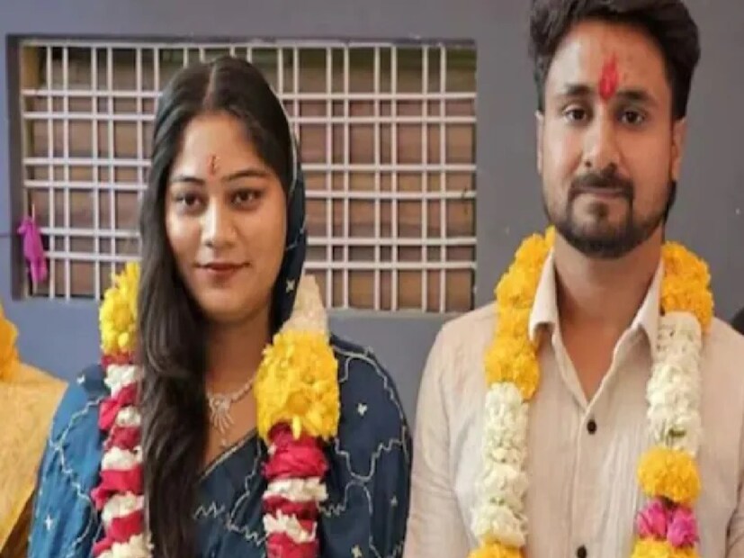 গত ১৭ দিন তাঁর খোঁজ ছিল না। গাজিপুরে নন্দগঞ্জ থানা এলাকার একটি ধাবা থেকে সোনম রঘুবংশীকে খুঁজে পায় পুলিশ। তারপর পুলিশ তাঁকে জেলা হাসপাতালে পাঠায়। প্রাথমিক চিকিৎসা এবং চেকআপের পর, তাঁকে ওয়ান স্টপ সেন্টারে রাখা হয়। 