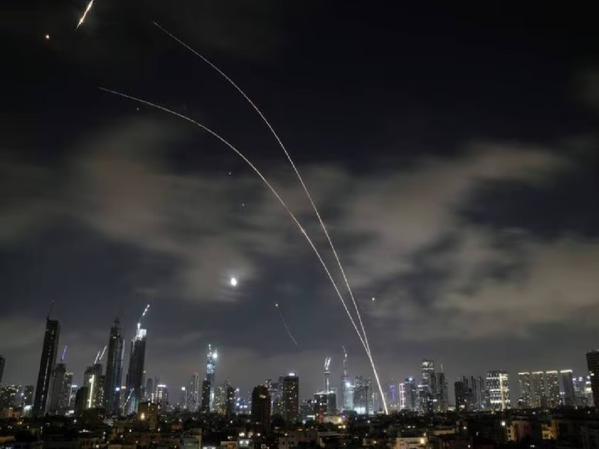 Iran Israel Conflict: ভয়ঙ্কর ছবি! ইরানের দিকে ধেয়ে আসছে পর পর মিসাইল, টার্গেট পারমাণবিক কেন্দ্র