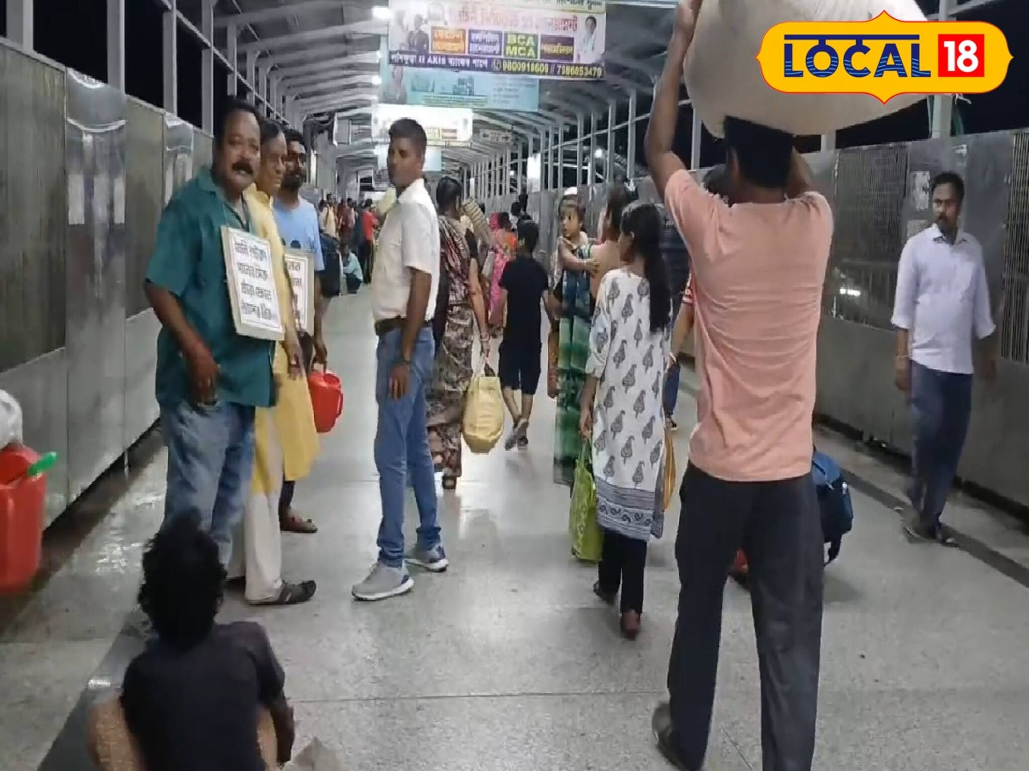 ঝাঁ চকচকে স্টেশনের দেওয়ালে গুটখা, পানের পিক! শিক্ষা দিতে যা করলেন ২ শিক্ষক