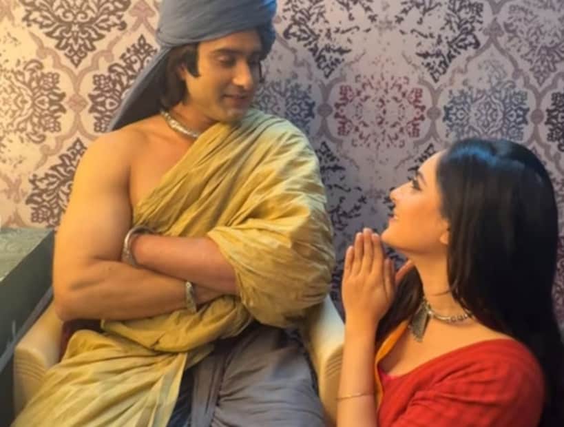 আমরা যে অভিনেত্রীর কথা বলছি তিনি 'দেবন কে দেব মহাদেব' ধারাবাহিকে দেবী পার্বতীর চরিত্রে এবং 'জগ জননী মা বৈষ্ণো দেবী' ধারাবাহিকে মাতা বৈষ্ণো দেবীর চরিত্রে অভিনয় করেছিলেন। এখন নিশ্চয়ই বুঝতে পেরেছেন, আমরা পূজা বন্দ্যোপাধ্যায়ের কথা বলছি।