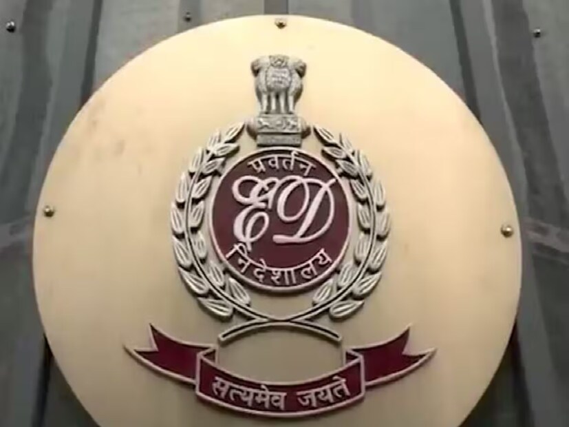 তার ও পরিবারের সদস্যদের নামে থাকা স্থাবর অস্থাবর সম্পত্তির নথি নিয়ে হাজিরা দিতে নোটিস পাঠানো হয়েছে ইডির তরফে।