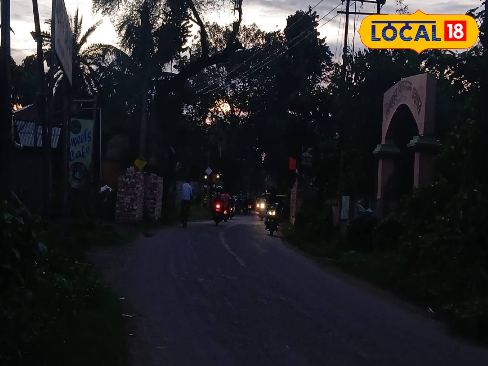 রাতের অন্ধকারে গুটি গুটি পায়ে ঘুরে বেড়াচ্ছিল সে! দেখেই জাপটে ধরলেন বাইক আরোহী
