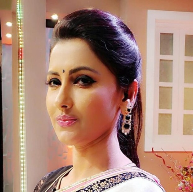 রেস্তোরাঁর খাবার খাওয়া চলবে না। গরম তো জীবনের অংশ হয়ে গেছে কী করা যাবে। আমি নিজে খাবারের ব্যাপারে খুবই সচেতন।সূর্য অস্ত যাওয়ার পর কিছু খাওয়া চলবে না। এটা মানুষ যত তাড়াতাড়ি বুঝবে তত ভাল থাকবে৷