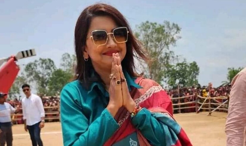 এদিন চুঁচুড়ায় এক অনুষ্ঠানে উপস্থিত ছিলেন হুগলি সাংসদ। এই গরমে কী করে ফিট থাকেন, প্রশ্ন করা হয় রচনা বন্দ্যোপাধ্যায়কে।