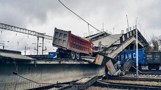 রাশিয়ার ব্রায়ানস্ক অঞ্চলে সেতু ধসে ট্রেন লাইনচ্যুত হয়ে সাতজনের মৃত্যু ও ৩০ জন আহত হয়েছেন। গভর্নর আলেক্সান্দর বোগোমাজ এই তথ্য জানিয়েছেন।  দুর্ঘটনাটি ক্লিমভ ও মস্কোর মধ্যে ঘটে। 