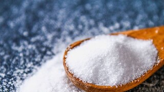 জলে এক চিমটি নুন মিশিয়ে পান করুন, তারপর দেখুন কামাল! উপকারিতা জানলে রোজ খেতে শুরু করবেন...