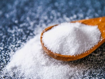 Salt Water Benefits: জলে এক চিমটি নুন মিশিয়ে পান করুন, তারপর দেখুন কামাল! উপকারিতা জানলে রোজ খেতে শুরু করবেন… Salt Water Benefits: জলে এক চিমটি নুন মিশিয়ে পান করুন, তারপর দেখুন কামাল! উপকারিতা জানলে রোজ খেতে শুরু করবেন…
