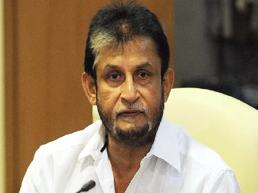 শােনা যায়, সেই সময় বিবাহিত সন্দীপ পাটিল বাঙালি অভিনেত্রী দেবশ্রী রায়ের প্রেমে হাবুডুবু খাচ্ছিলেন। এমনকী দেবশ্রীর সঙ্গে তাঁর সম্পর্কের গুঞ্জন ছড়িয়ে পড়ে ক্রিকেট সার্কিটে। আর তাতেই ছারখার হয় তাঁর দাম্পত্য জীবন। কেউ কখনও এই নিয়ে মুখ খোলেননি। কিছুদিন পর তাঁর এই সম্পর্ক থেকে দূরে সরে আসেন বলেও শোনা যায়। তবে দেবশ্রী বা সন্দীপ, কেউই কখনও এই নিয়ে কোনও কথা বলেননি। 