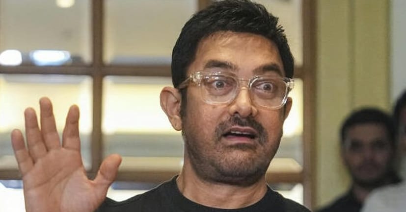 পরে আমির খান মনসুরের সঙ্গে যোগাযোগ করে বলেন, না, না, আমি এই চরিত্রে অভিনয় করতে চাই না। তিনি ইতিমধ্যেই অনেক সফট-বয়, লাভার-বয় চরিত্রে অভিনয় করেছেন। এছাড়াও, তিনি রঙ্গিলাতে একজন টাপোরির ভূমিকায় অভিনয় করেছিলেন, তাই এখন তিনি তার ভাবমূর্তি পরিবর্তন করতে চেয়েছিলেন। তাই তিনি নিজেই তা প্রত্যাখ্যান করেছিলেন। মনসুরের মতে, আজও তাঁর মনে কেবল একজন ম্যাক্স আছে এবং তিনি হলেন শাহরুখ খান। তাঁর স্টাইল, রসবোধ সবই চরিত্রের সঙ্গে মিলে যায়৷ 