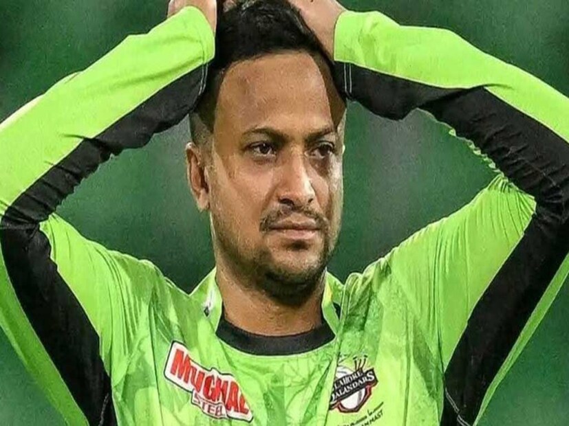 বাংলাদেশের ক্রিকেটে শাকিব আল হাসান জমানা তা হলে শেষ! বাংলাদেশের জার্সিতে আর কখনও খেলতে দেখা যাবে না তাঁকে। বাংলাদেশের যুব ও ক্রীড়া উপদেষ্টা আসিফ মাহমুদ সজীব ভুঁইয়া বড় ঘোষণা করে দিলেন।