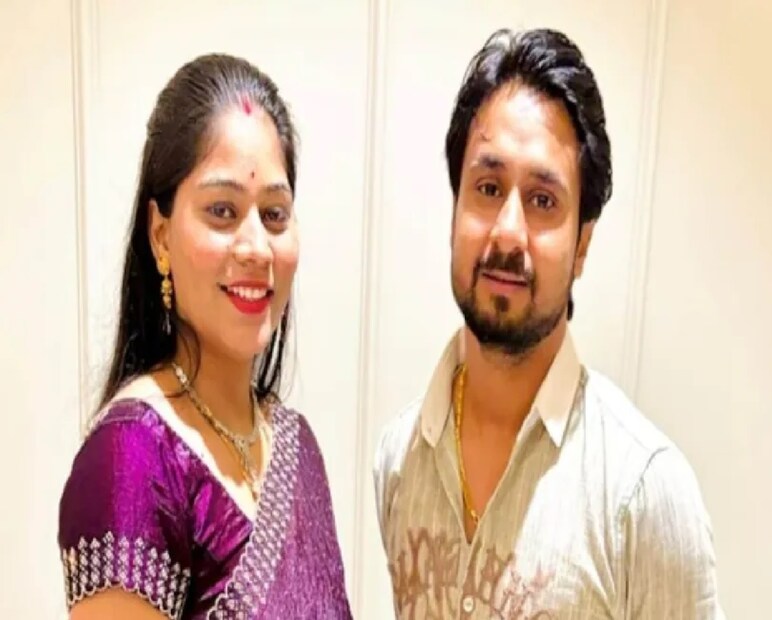 মেঘালয়ে নিজের স্বামী রাজা রঘুবংশীকে হত্যার অভিযোগে তাঁর স্ত্রী সোনম রঘুবংশীকে গ্রেফতার করেছে পুলিশ৷ অভিযোগ, নিজের প্রেমিকের সঙ্গে পরকীয়ার সম্পর্কের জেরেই হনিমুনে গিয়ে স্বামীকে খুন করিয়েছেন সোনম৷