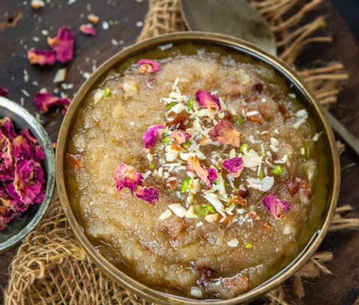 সুজির হালুয়া কেবল তৈরি করা সহজ নয়, এর স্বাদ দীর্ঘ সময় ধরে জিভে লেগে থাকে। উৎসব হোক, পুজো হোক বা বাচ্চাদের কাছ থেকে দ্রুত মিষ্টির অনুরোধ, সুজির হালুয়া প্রতিটি অনুষ্ঠানেই একটি জনপ্রিয় রেসিপি। যদি আপনি এখনও এই ঐতিহ্যবাহী রেসিপিটি চেষ্টা না করে থাকেন, তাহলে আজই এটি তৈরি করুন এবং মিষ্টি উপভোগ করুন।