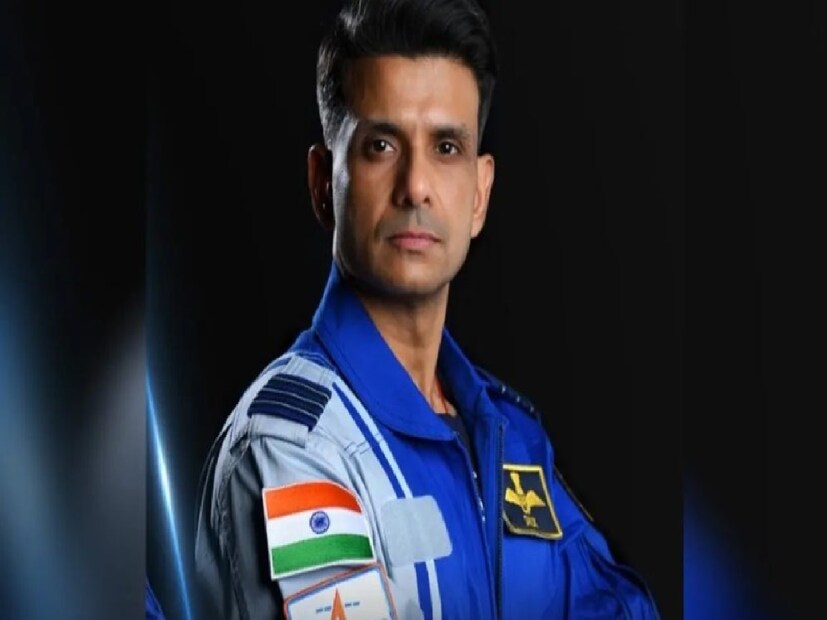 ISS ত্যাগ করার আগে শুভাংশুর আবেগঘন বার্তা ছিল: “আমি নিশ্চিত, যদি আমরা সংকল্প নিই, তবে তারা ছোঁয়া সম্ভব। আজকের ভারতকে মহাকাশ থেকেও উচ্চাকাঙ্ক্ষী দেখায়… এবং আজও ‘সারে জাঁহা সে আচ্ছা’।”