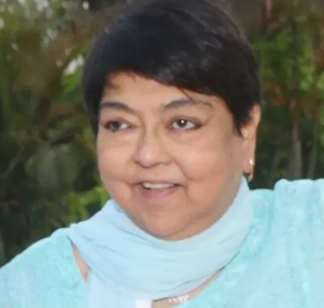 &quot;চিঙ্গারি&quot; সম্পর্কে সাক্ষাৎকারে মিঠুনের প্রতি তার দীর্ঘস্থায়ী শ্রদ্ধা প্রকাশ করেছেন। তবে, একটি প্রতিশ্রুতিশীল সহযোগিতা হিসেবে শুরু হওয়া ছবিটি শীঘ্রই তিক্ত হয়ে ওঠে যখন পরিচালক তার সাথে কাজ করার সময় তার মুখোমুখি হওয়া অনেক সমস্যার কথা খোলাখুলিভাবে উল্লেখ করেন। তাদের পেশাদার সম্পর্ক তাদের চলচ্চিত্র নির্মাণের অন্যতম চ্যালেঞ্জিং অধ্যায় হয়ে ওঠে। 