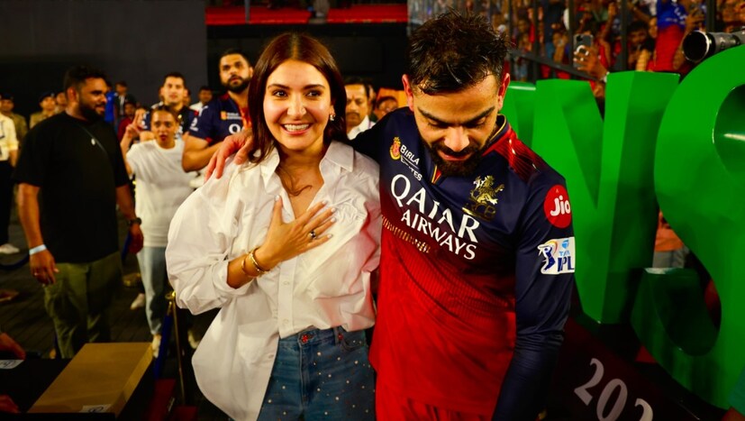 জয়ের পর বিরাট কোহলি বলেন, 'আমাদের হারতে দেখা... তোমার জীবনসঙ্গী তোমার জন্য যা করেন - ত্যাগ, প্রতিশ্রুতি এবং প্রতিটি কঠিন সময়ে তোমাকে সমর্থন করা... এটা এমন কিছু যা তুমি ভাষায় বর্ণনা করতে পারবে না। যখন তুমি পেশাদারভাবে খেলো, তখনই তুমি পর্দার আড়ালে ঘটে যাওয়া অনেক কিছু বুঝতে পারো এবং তারা কীসের মধ্য দিয়ে যায়... অনুষ্কা যে আবেগঘন সময়ের মধ্য দিয়ে গেছে... আমাকে দুঃখিত এবং হতাশ দেখে, ম্যাচে আসা, ব্যাঙ্গালোরের সঙ্গে এতটা সংযুক্ত থাকা এবং সর্বদা আরসিবির সাথে থাকা... এটা তার জন্য খুবই বিশেষ, এবং সে এতে খুব গর্বিত হবে... ধন্যবাদ।'
