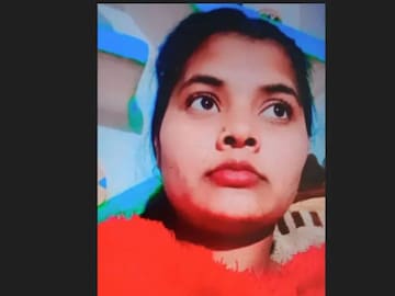 স্ক্রু ড্রাইভার দিয়ে ভয়ঙ্কর কাজ...রক্ত দেখে পুলিশ যা ভেবেছিল সম্পূর্ণ ভুল! আসলে যা ঘটেছিল স্ক্রু ড্রাইভার দিয়ে ভয়ঙ্কর কাজ...রক্ত দেখে পুলিশ যা ভেবেছিল সম্পূর্ণ ভুল! আসলে যা ঘটেছিল