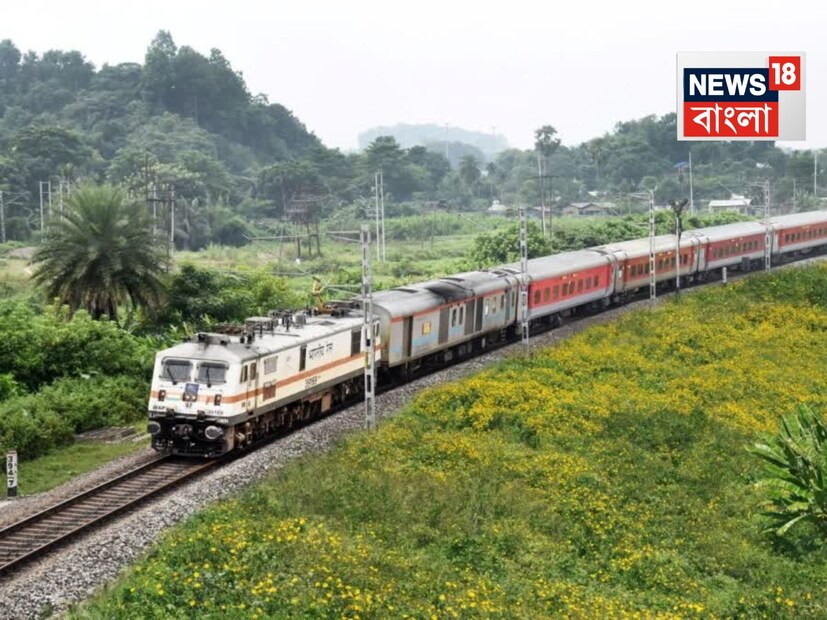 একটা সময় পর্যন্ত আধার লিঙ্ক না থাকলে মাসে সর্বোচ্চ ছ’টি টিকিট কাটা যেত। পরে টিকিটের সংখ্যা দ্বিগুণ করে ১২ করে রেল। এখন আধার যুক্ত করলে সেই সংখ্যাটা হয়ে যাবে ২৪। তবে আধার যুক্ত না করলে ১২টি টিকিট কাটতে পারার নিয়ম এখনও চালু থাকছে।