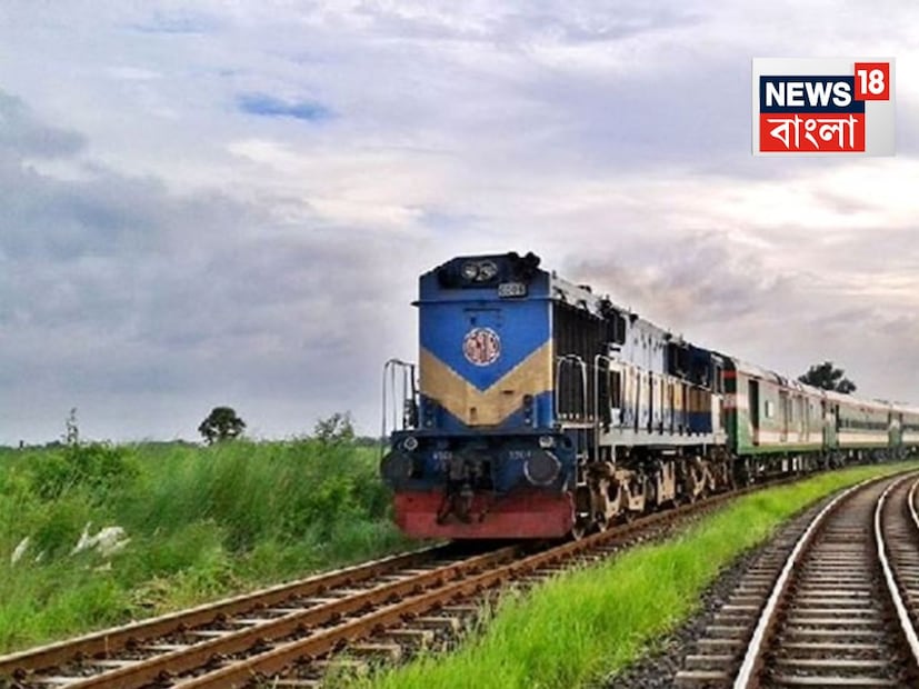 অনেক সময়ই ট্রেনে ভুয়ো যাত্রীরা সফর করে। তাদের ধরতেই এবার গুরুত্বপূর্ণ পদক্ষেপ করেছে রেলওয়ে। এবার TTE-রা যাত্রীদের টিকিট চেক করার সময় আধার কার্ডও যাচাই করবেন। রেলওয়ে বোর্ডের তরফে জারি করা নোটিসে বলা হয়েছে, সকল TTE-কে ‘এম আধার অ্যাপ’ দেওয়া হবে। এই অ্যাপের মাধ্যমে তারা আধার কার্ড পরীক্ষা করতে পারবেন। 