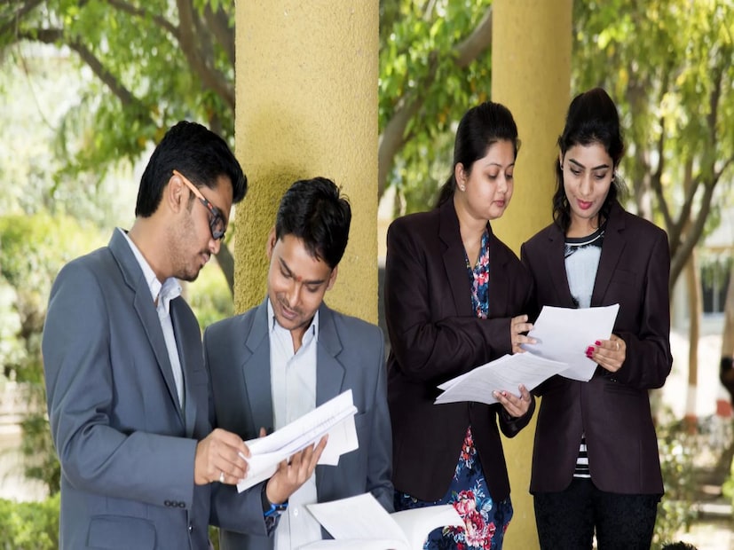 Institute of Engineering and Management - IEM, খরচ ৬ লাখ ৪০ হাজার মতো৷ CAT , JEMAT দিয়ে ভর্তি হওয়া যায়৷ সর্বোচ্চ স্যালারি হতে পারে ১৫ LPA৷