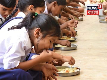 Bangla News: একই স্কুলে দু’দলের জন্য মিড ডে মিল আলাদা করে রান্না…কালনার ঘটনার রিপোর্ট তলব করল স্কুল শিক্ষা দফতর