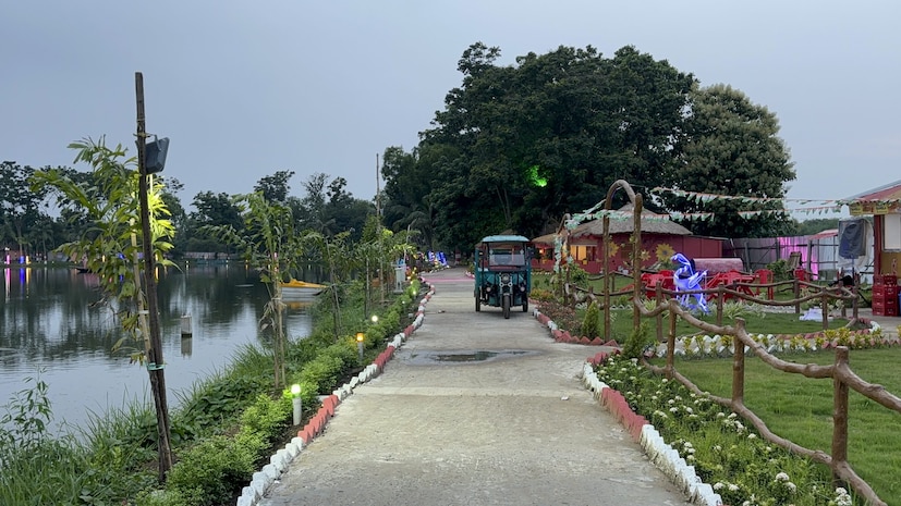 *বাচ্চাদের জন্য এই নিয়ম প্রযোজ্য নয়। ২৪ ঘণ্টা খোলা এই ফার্ম হাউস আপনাকে দেবে অবকাশ যাপনের এক নিখাদ অনুভূতি।