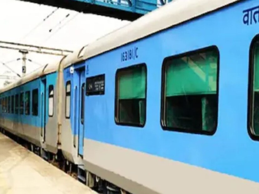 *অভিযোগের ক্ষেত্রে গাফিলতি, যাত্রীদের মধ্যে অসন্তোষের কারণে এ ধরনের ডাকাতি ও চুরির ঘটনায় পুলিশের কাছে অভিযোগ করা ভুক্তভোগীর সংখ্যা ট্রেনে কমেছে। কিছু লোক 'হারানো জিনিস ফেরত পাওয়া যাবে না', এই জন্য অভিযোগই করে না। আবার কেউ কেউ অভিযোগ করার সাহস দেখালেও পুলিশ মামলা রুজু করছে না, চুরি যাওয়া মালামাল উদ্ধারে তেমন নজর দিচ্ছে না বলে অভিযোগ রয়েছে।