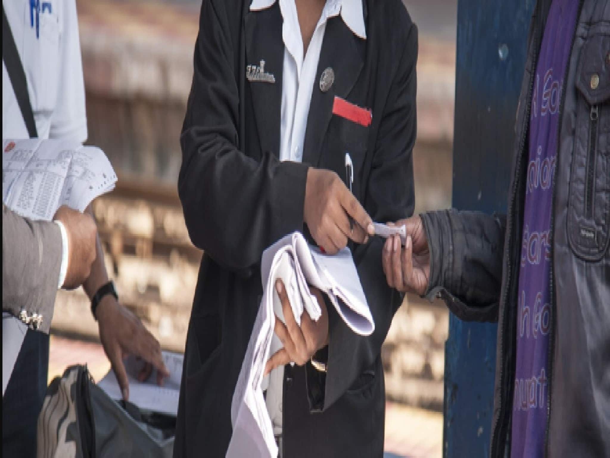 বিনা টিকিটের যাত্রী ধরতে তুমুল ধরপাকড়..! TTE-দের হাতে ডানকুনি স্টেশনে ধরা পড়ল ৫১৮টি মামলা বিনা টিকিটের যাত্রী ধরতে তুমুল ধরপাকড়..! TTE-দের হাতে ডানকুনি স্টেশনে ধরা পড়ল ৫১৮টি মামলা