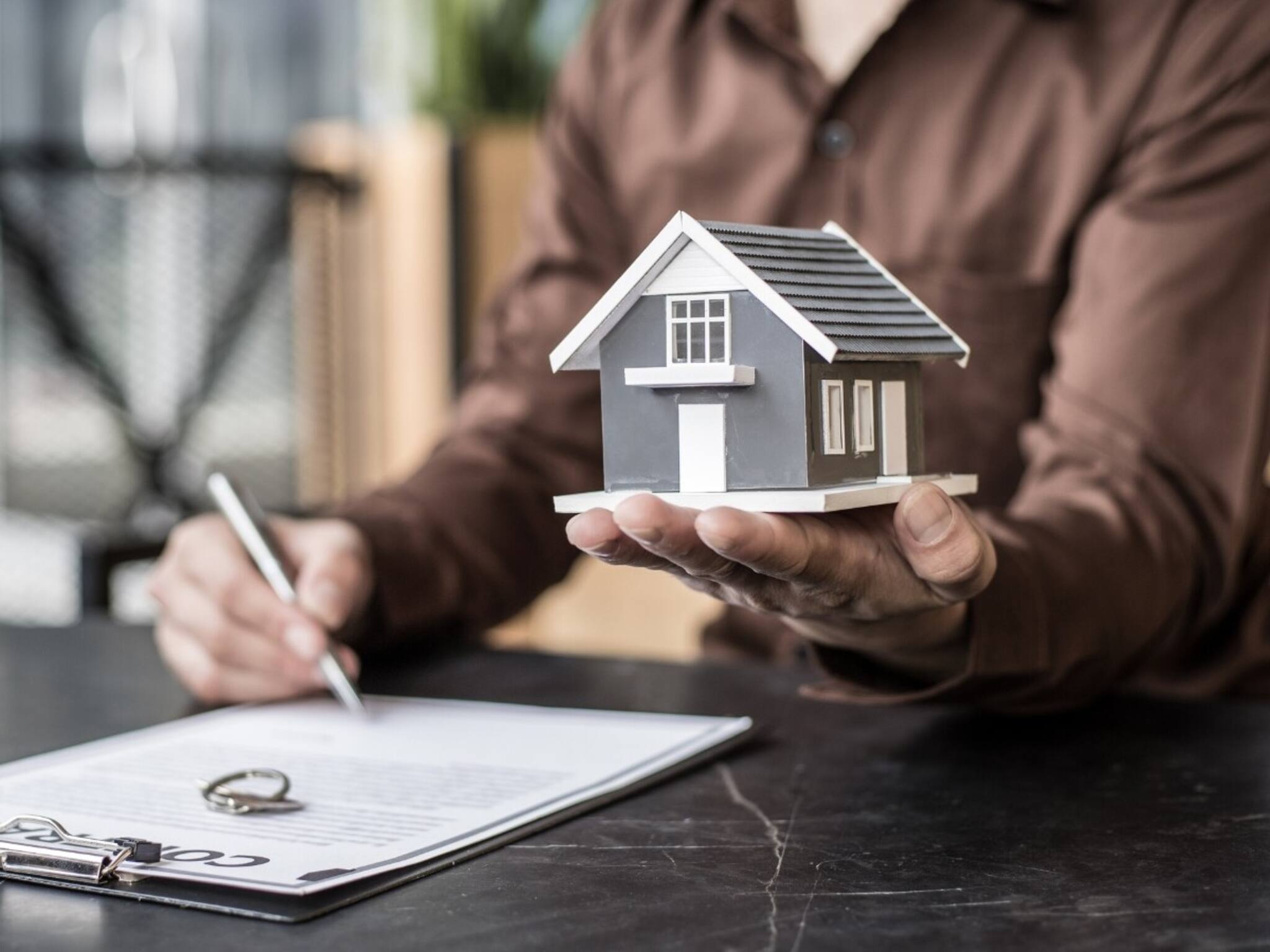 Indian Law: জামাই কি শ্বশুরের সম্পত্তির ভাগ পেতে পারেন? কোন পরিস্থিতিতে শ্বশুরবাড়ির সম্পত্তি জামাইয়ের হবে? যা বলছে আইন