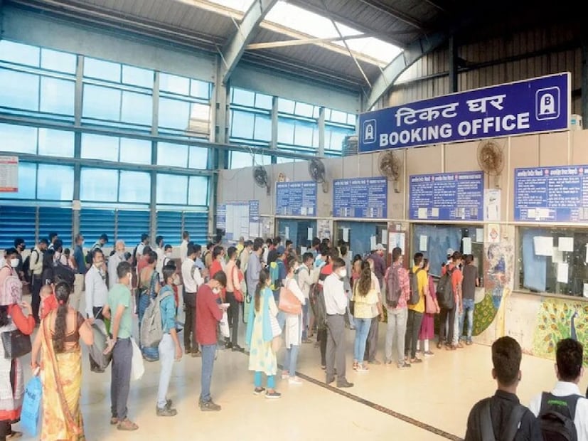 হার্ট সার্জারি অথবা ডায়ালেসিস করতে যাচ্ছেন ট্রেনে চেপে? হার্ট সার্জারির জন্যে যদি ট্রেনে কোথাও যেতে হয় তাহলে ভাড়াতে ছাড় দেওয়া হয়। অপারেশন কিংবা ডায়ালেসিস করাতে ট্রেনে যাত্রা করলেও টিকিটে ছাড় দেয় রেল। কিন্তু কত টাকা পর্যন্ত সেই ছাড় পাওয়া যায়?