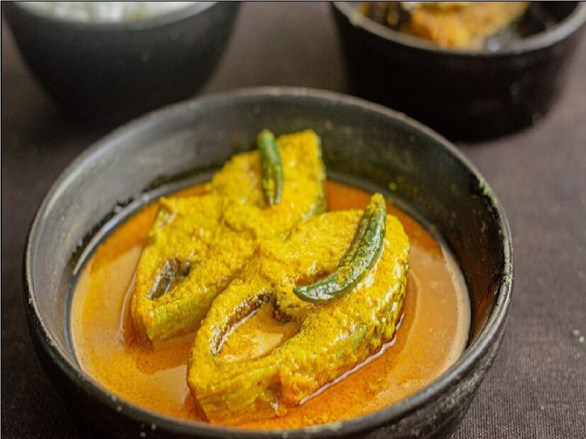 সর্ষে, কালোজিরে কাঁচালঙ্কা দিয়ে চিরাচরিত ঝোলের পাশাপাশি বর্তমানে বিভিন্ন ফিউশন রান্নাও হচ্ছে ইলিশ দিয়ে, যা জায়গা করে নিচ্ছে নানান রেস্তোরাঁর মেনুকার্ডেও।