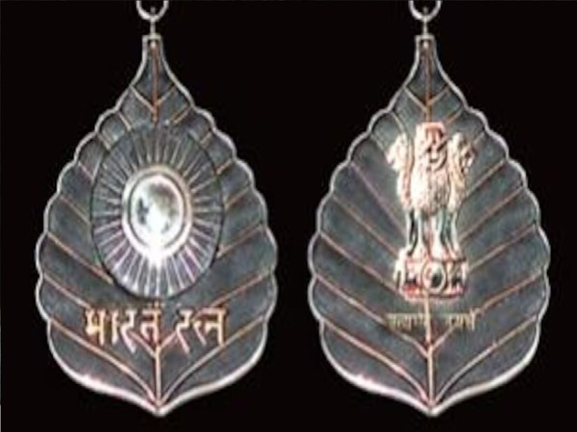 প্রথমবার স্বাধীন ভারতের প্রথম গভর্নর জেনারেল চক্রবর্তী রাজগোপালাচারি, প্রাক্তন রাষ্ট্রপতি ড. সর্বপল্লী রাধাকৃষ্ণন এবং বিজ্ঞানী ড. চন্দ্রশেখর ভেঙ্কট রমনকে ভারতরত্ন সম্মানে সম্মানিত করা হয়েছিল।