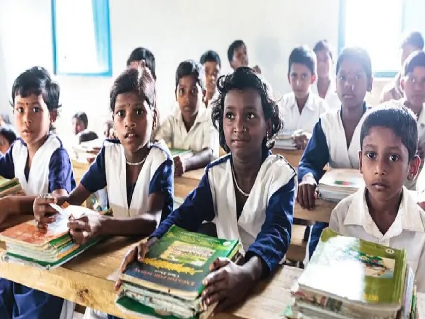 ২০২৫-২৭ শিক্ষাবর্ষে ভর্তি হওয়ার জন্য আগ্রহীরা অনলাইনে আবেদন জমা দিতে পারবেন। আবেদনমূল্য ১০০০ টাকা। 