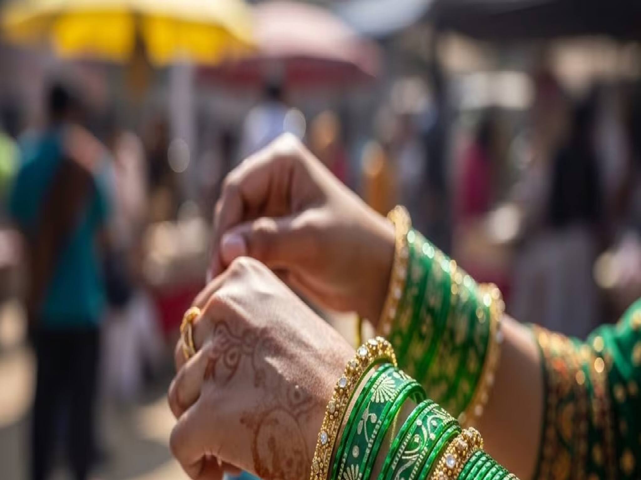 Sawan Green Bangles: পুণ্য শ্রাবণ মাসে সবুজ চুরি পরেন মহিলারা, কেন জানেন? শুধুই আধ্যাত্মিকতা নয়, রয়েছে বড় বৈজ্ঞানিক কারণ,পড়ুন