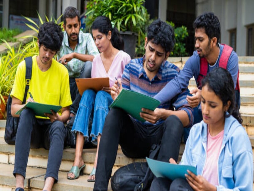 কাদের জন্য: যারা উচ্চমাধ্যমিক, ITI, ডিপ্লোমা, স্নাতক, স্নাতকোত্তর, B.Ed, M.Phil কোর্সে পাঠরতপ্রাপ্ত অর্থ: বছরে ১০,২০০/- থেকে ১৬,৫০০/- টাকা