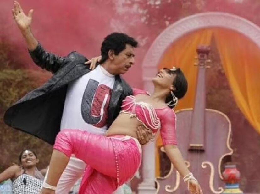 তবে, তাঁর দৃঢ়তাই জীবনে কাজে লেগেছিল। দ্য ডার্টি পিকচার (২০১১) ছবিতে সিল্ক স্মিতার চরিত্রে তাঁর অভিনয় একটি গুরুত্বপূর্ণ মোড় নেয়, যা তাঁকে প্রশংসা কুড়িয়ে দেয় এবং বলিউডে তাঁর স্থানকে নতুন করে সংজ্ঞায়িত করে।