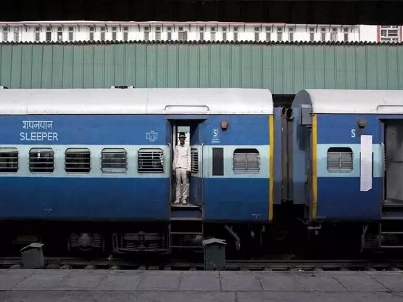 ফার্স্ট এসি কার, ফার্স্ট ক্লাস এবং সেকেন্ড ক্লাসে টিকিটে ৭৫ শতাংশ ছাড় দেওয়া হয়। অ্যাটেনডেন্ট স্লিপার এবং এসি-থ্রি টায়ারে একই ভাবে ভাড়ায় ৭৫ শতাংশ ছাড় দেওয়া হয়।