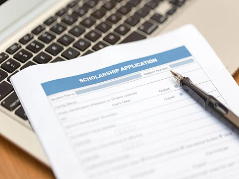 আবেদন কোথায় করবেন? আপনাকে আবেদন করতে হবে wbmdfcscholarship.org ওয়েবসাইটে গিয়ে। প্রয়োজনীয় ডকুমেন্ট আপলোড করে ফর্ম সাবমিট করলে আপনার আবেদন গ্রহণযোগ্য হবে। 